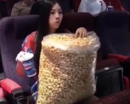 娱乐吃瓜姐崩爆米花,崩爆米花背后的故事 第2张 娱乐吃瓜姐崩爆米花,崩爆米花背后的故事 第2张