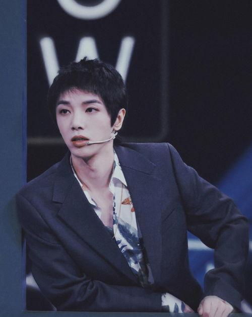 娱乐吃瓜男歌手,揭秘吃瓜男歌手的幕后故事 第3张 娱乐吃瓜男歌手,揭秘吃瓜男歌手的幕后故事 第3张